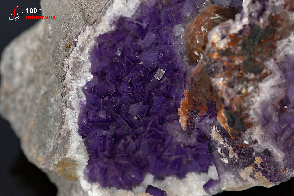 Minéral cristallisé de fluorine violette du Maroc