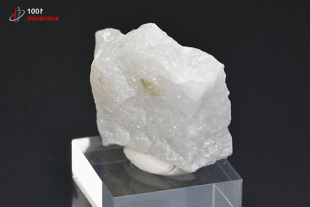 Minéral cristallisé de spinelle rouge sur marbre cipolin de Birmanie