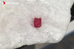 Spinelle rouge sur Cipolin de Birmanie (3 cristaux) - 29 g / BM272 - Vignette | 1001 minéraux