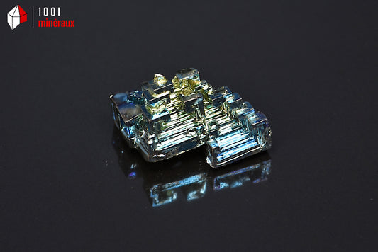 Minéral cristallisé de bismuth du Japon