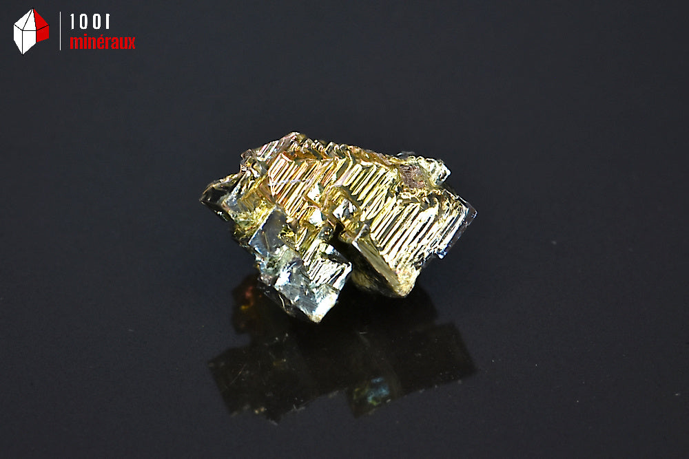 Minéral cristallisé de bismuth du Japon
