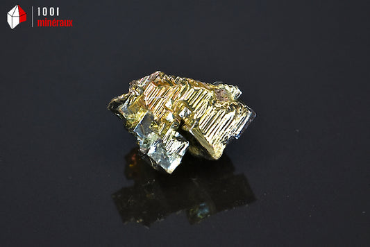 Minéral cristallisé de bismuth du Japon