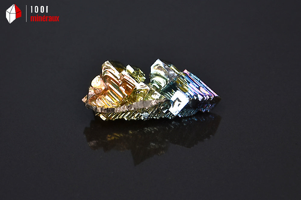 Minéral cristallisé de bismuth du Japon