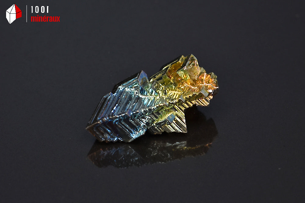 Minéral cristallisé de bismuth du Japon