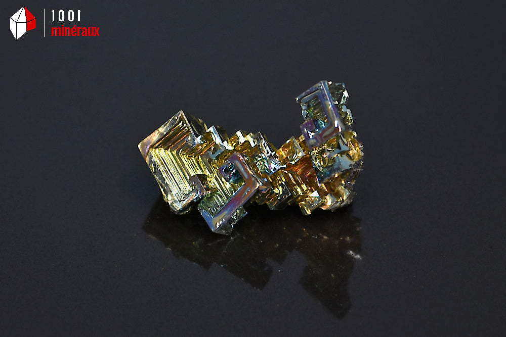 Minéral cristallisé de bismuth du Japon