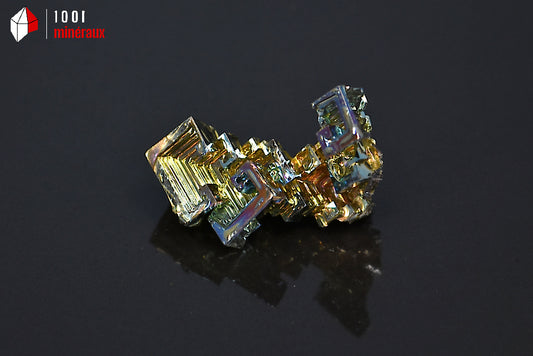 Minéral cristallisé de bismuth du Japon