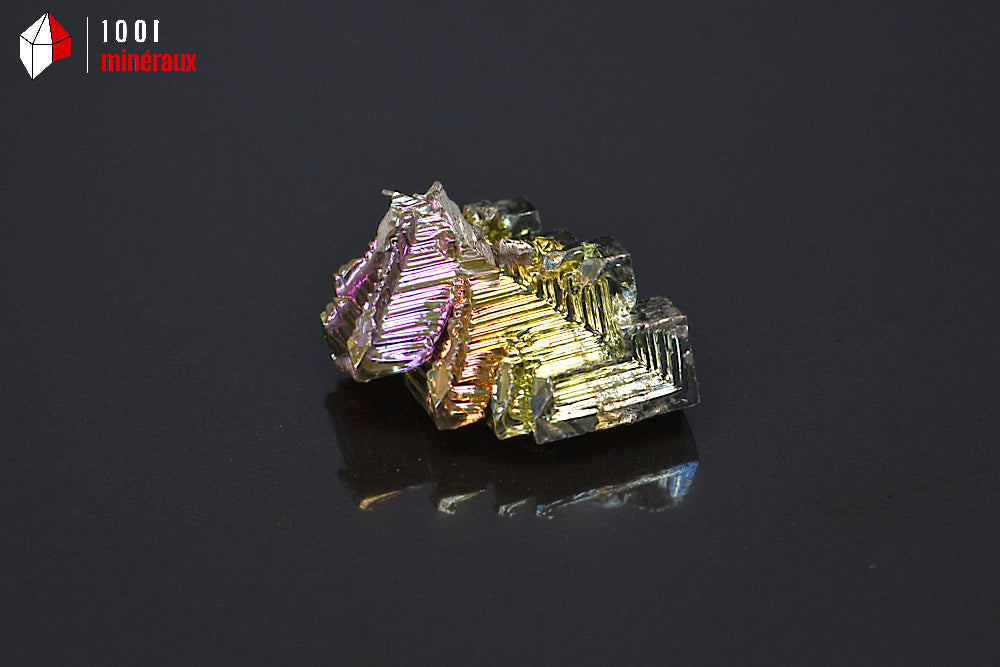 Minéral cristallisé de bismuth du Japon
