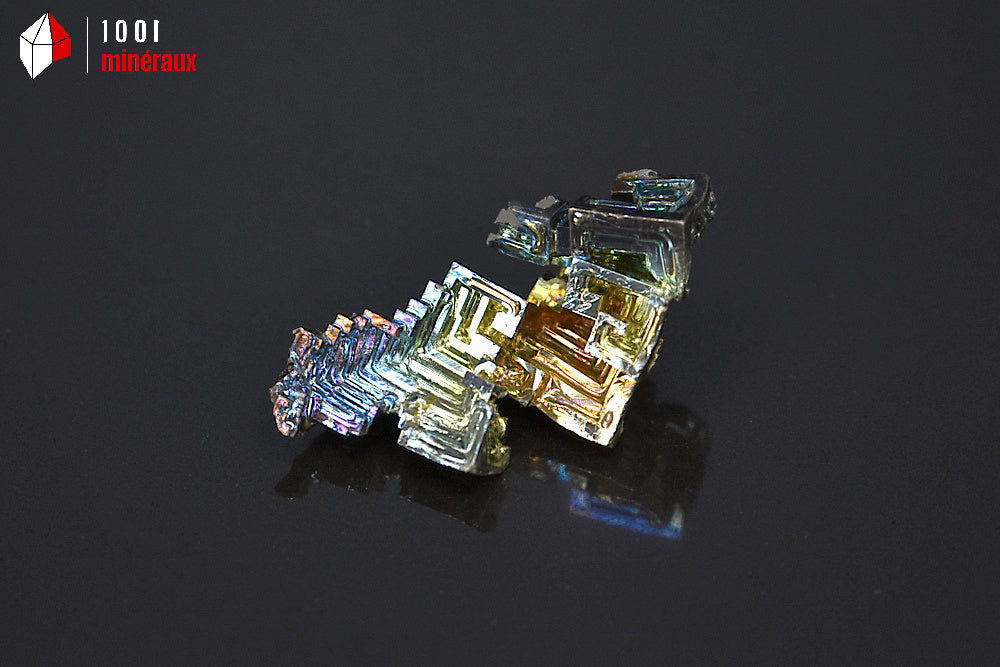 Minéral cristallisé de bismuth du Japon