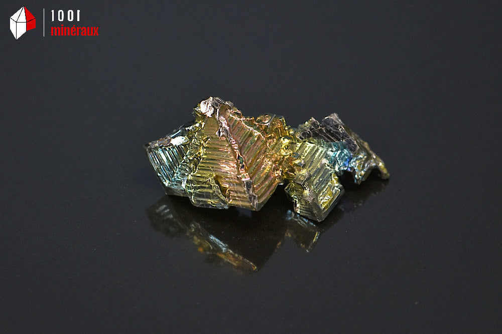 Minéral cristallisé de bismuth du Japon