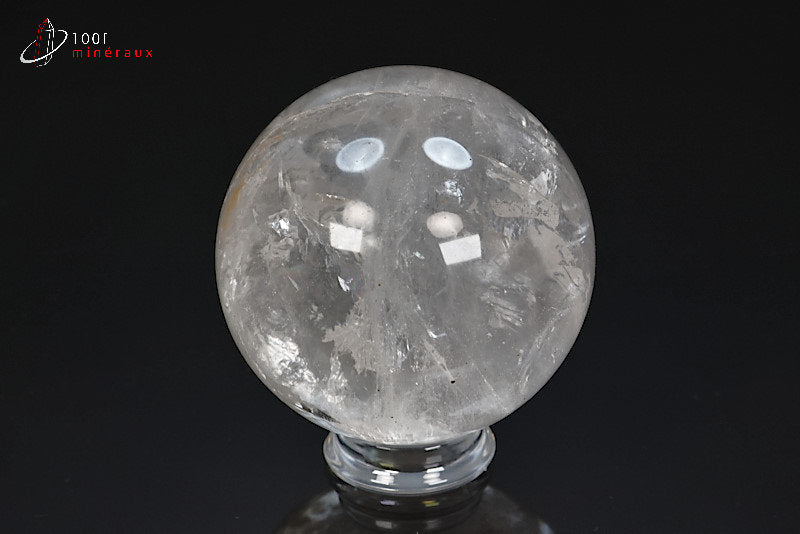 Minéral poli de cristal de roche en forme de sphère