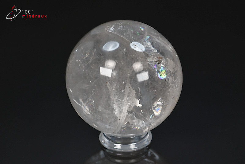 Minéral poli de cristal de roche en forme de sphère