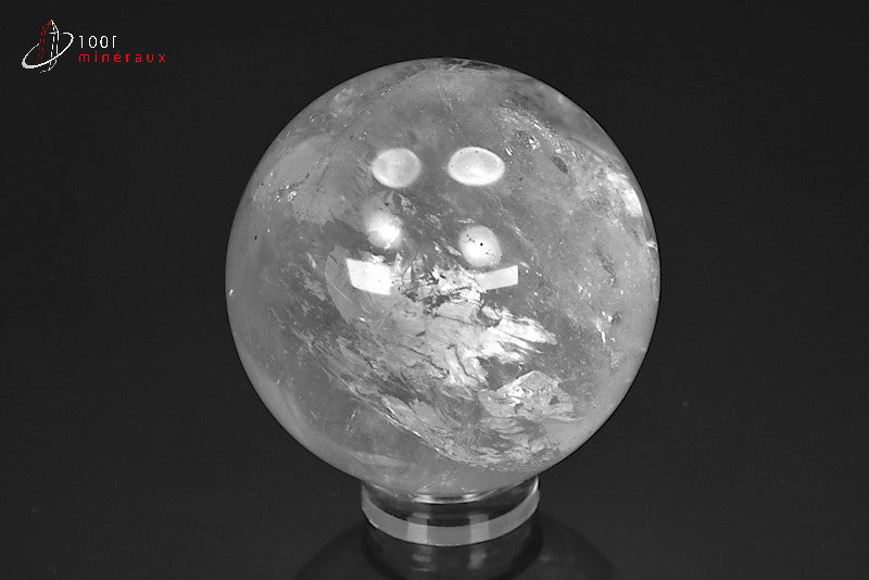 Minéral poli de cristal de roche en forme de sphère