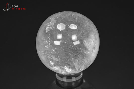 Minéral poli de cristal de roche en forme de sphère