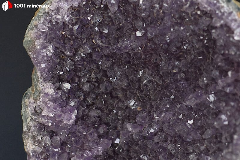 Druse d'Améthyste du Brésil - Détail des cristaux pyramidaux - BM515