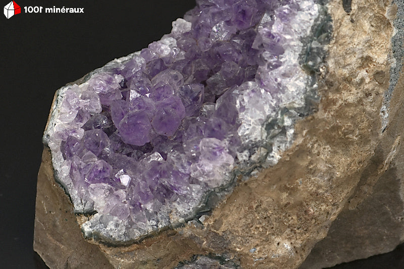 Minéral crisallisé d'une druse d'Améthyste d'Uruguay