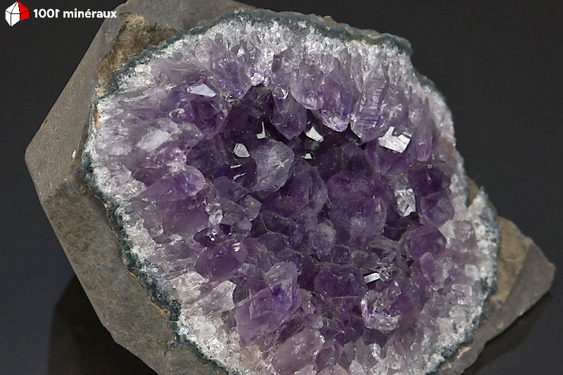 Minéral crisallisé d'une druse d'Améthyste d'Uruguay