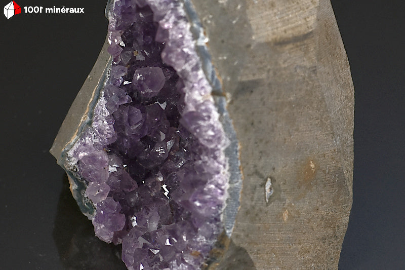 Minéral crisallisé d'une druse d'Améthyste d'Uruguay