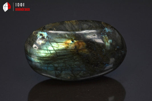 Minéral poli de labradorite de Madagascar