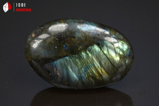 Minéral poli de labradorite de Madagascar