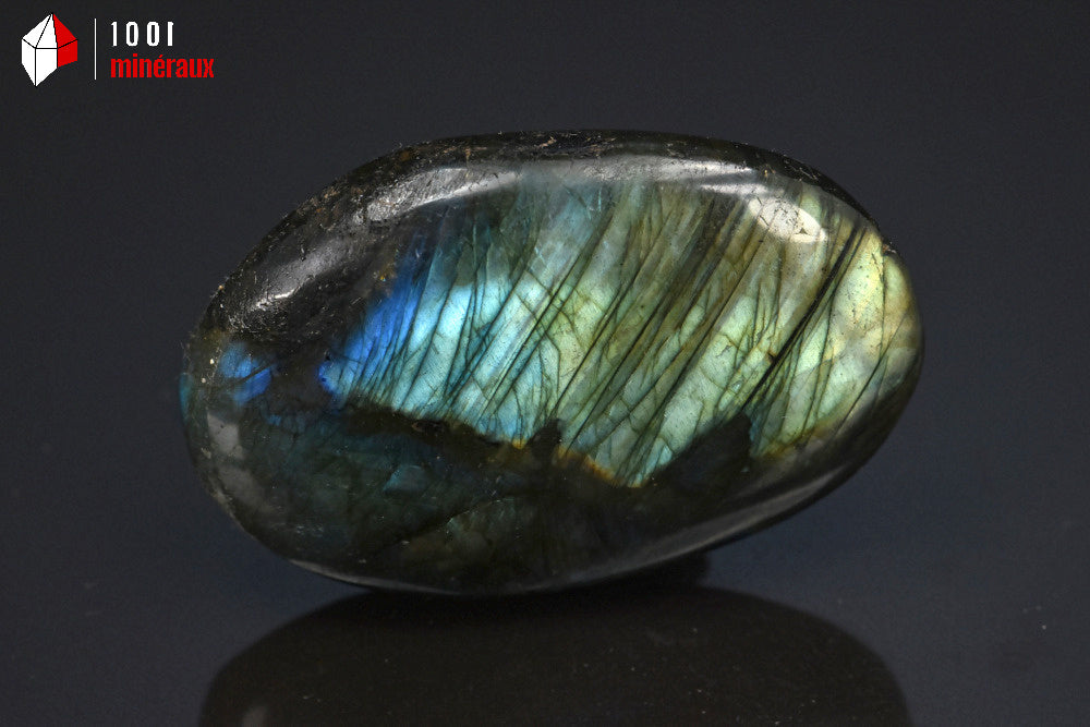 Minéral poli de labradorite de Madagascar