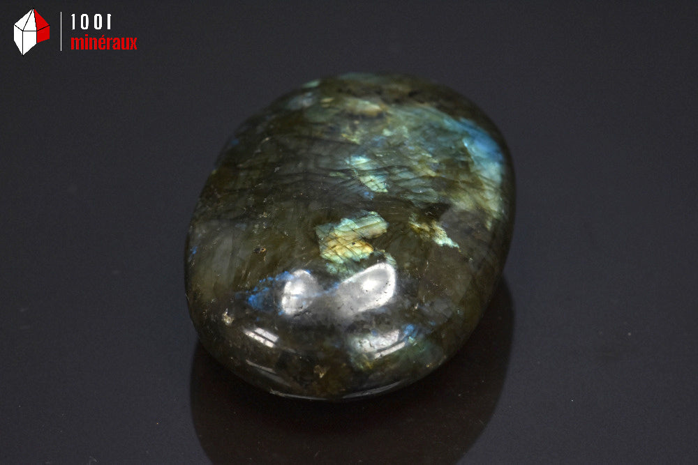 Minéral poli de labradorite de Madagascar