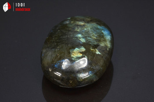 Minéral poli de labradorite de Madagascar