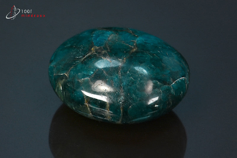 Galet minéral poli d'apatite bleue de Madagascar