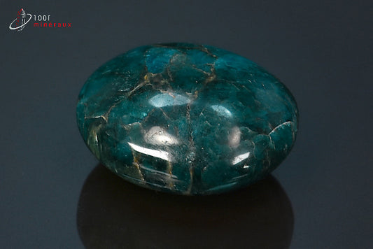 Galet minéral poli d'apatite bleue de Madagascar