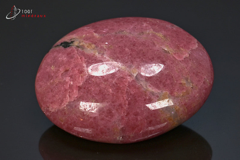 Minéral poli de rhodonite rose de Madagascar