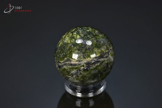 Sphère minérale polie de jade, serpentine et hématite du Pakistan