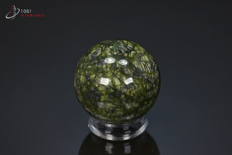 Sphère minérale polie de jade, serpentine et hématite du Pakistan