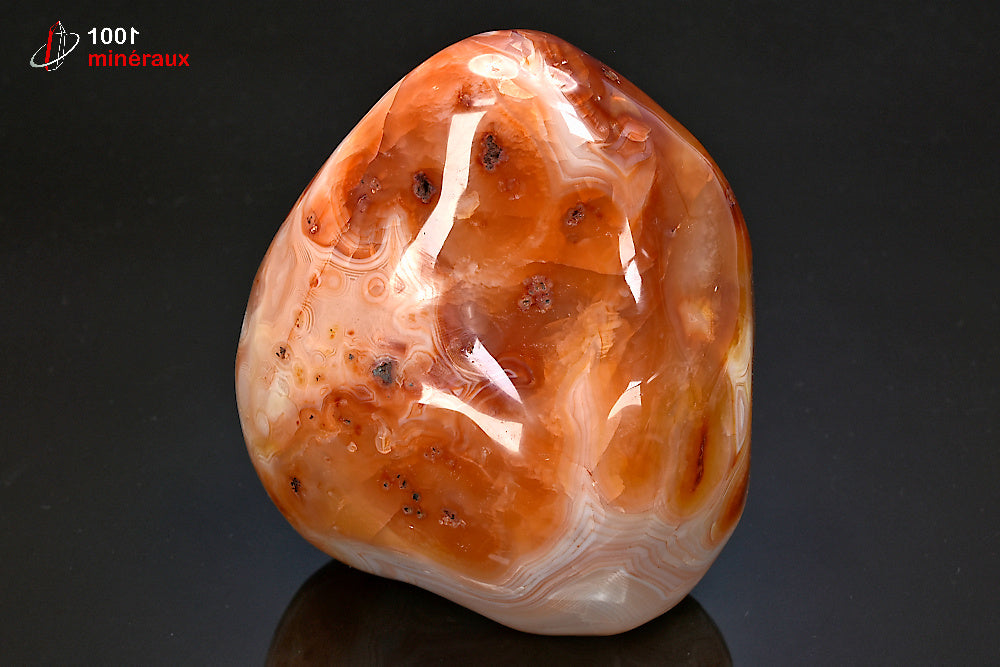 Minéral poli de cornaline orange de Madagascar en forme libre