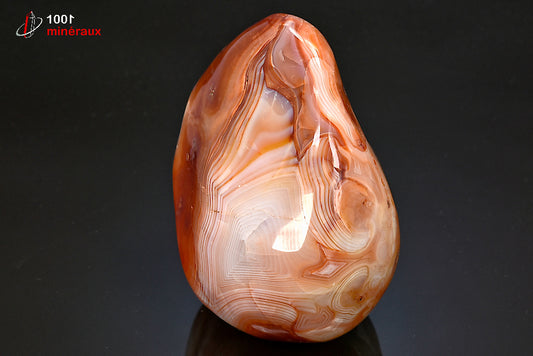 Minéral poli de cornaline orange de Madagascar en forme libre