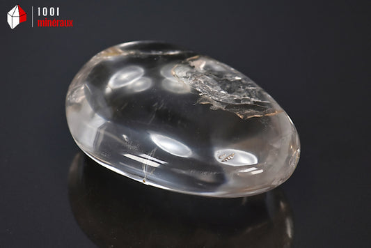 Minéral poli de cristal de roche de Madagascar