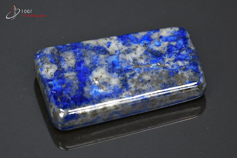 Minéral poli de lapis-lazuli en d'Afghanistan