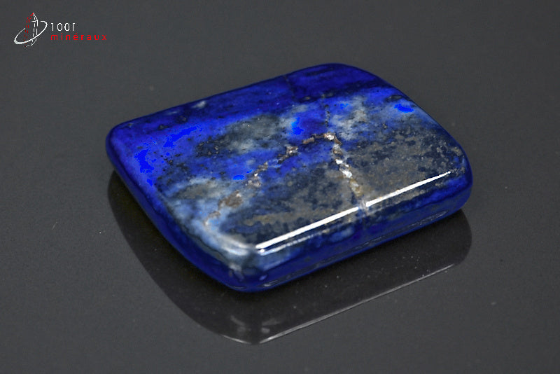 Minéral poli de lapis-lazuli en d'Afghanistan