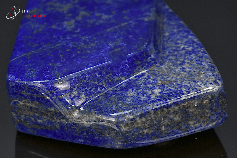 Minéral poli de lapis-lazuli en forme libre d'Afghanistan