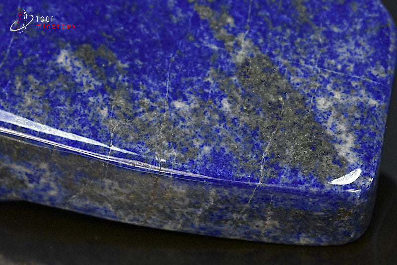 Minéral poli de lapis-lazuli en forme libre d'Afghanistan