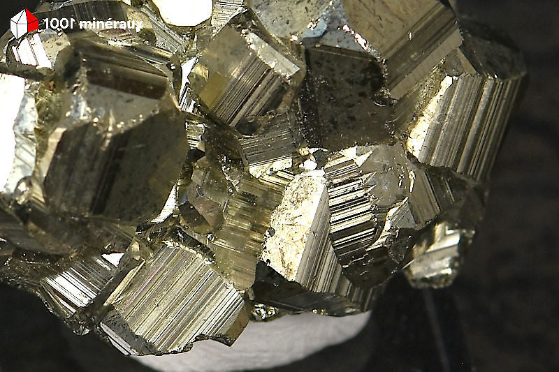 Pyrite cristallisée Pérou - Détail sommet, cristaux bien individualisés 4-10 mm - 31 g
