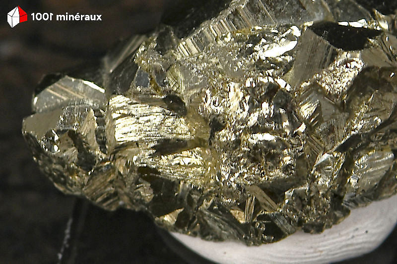 Pyrite cristallisée Pérou - Détail des faces courbes caractéristiques des pyritoèdres - 25 g
