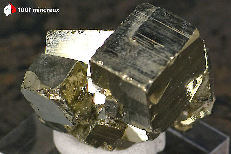 Pyrite cristallisée Pérou - Détail des arêtes nettes et faces striées des cubes - 23 g
