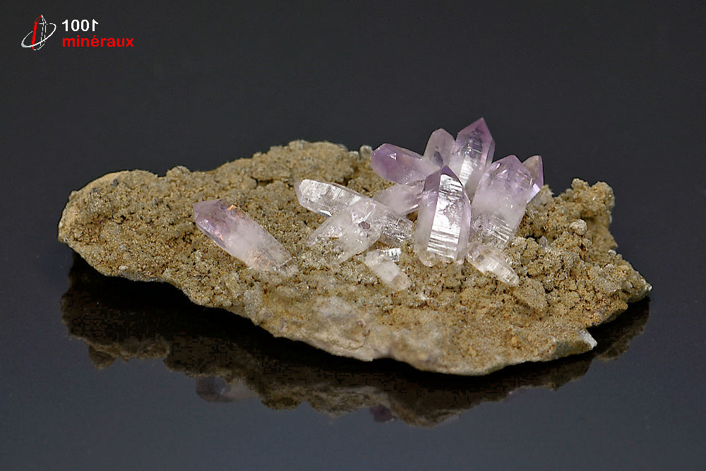 Améthyste Vera Cruz du Mexique - Vue d'ensemble, cristaux allongés blancs à apex violet - 54 g