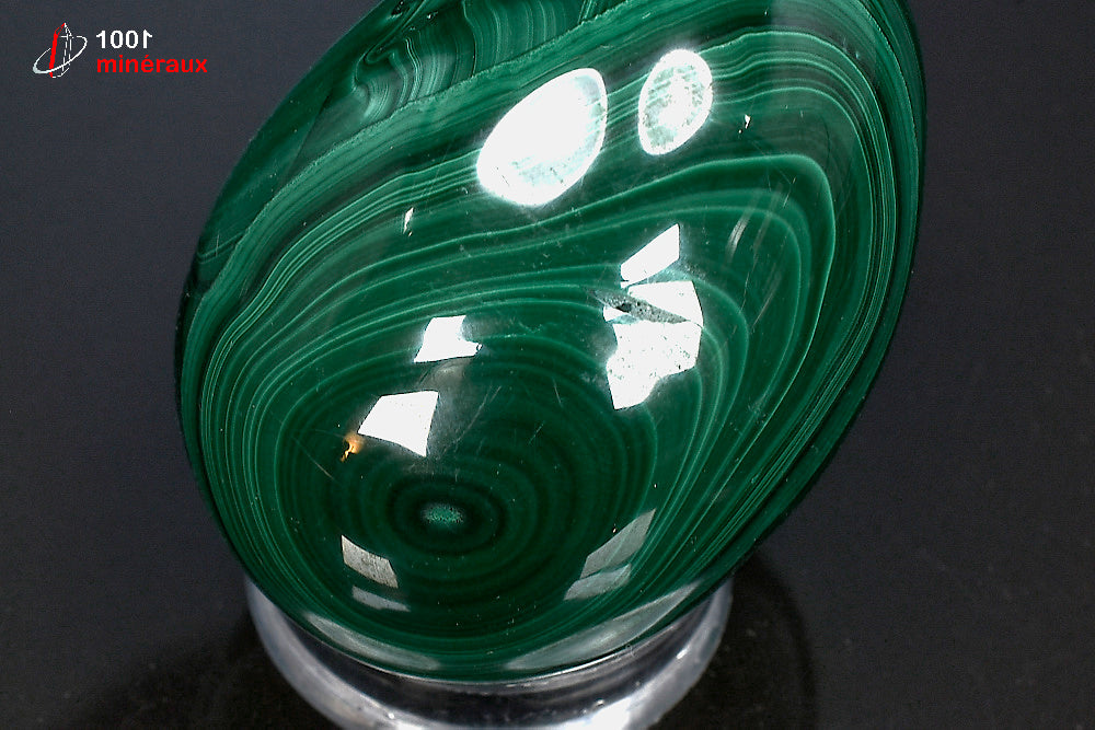 Malachite polie en œuf RDC - Détail des dessins concentriques vert émeraude - 182 g