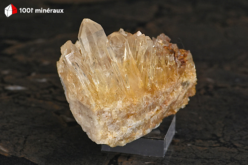 Cristal de roche de France - Vue générale du groupe de cristaux 6,1 x 4,9 x 4,2 cm - BQ93
