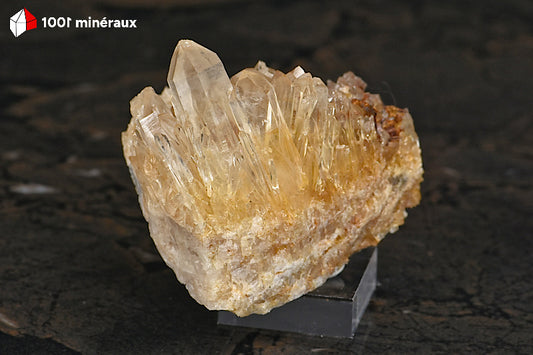 Cristal de roche de France - Vue générale du groupe de cristaux 6,1 x 4,9 x 4,2 cm - BQ93
