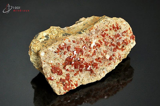 Minéral cristallisé de vanadinite du Maroc
