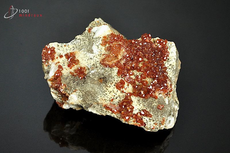 Minéral cristallisé de vanadinite du Maroc