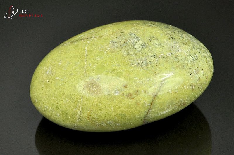 Minéral poli d'opale verte de Madagascar