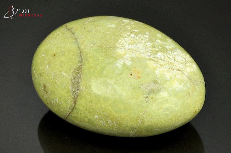 Minéral poli d'opale verte de Madagascar