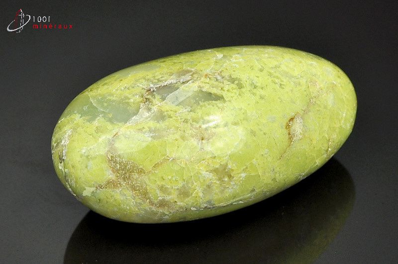 Minéral poli d'opale verte de Madagascar